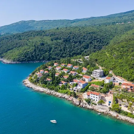 Apartment House 33 A - Labin (Istria)