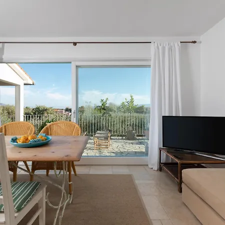 House 33 A - Apartment *