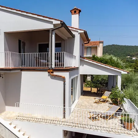 House 33 A - * Labin (Istria)