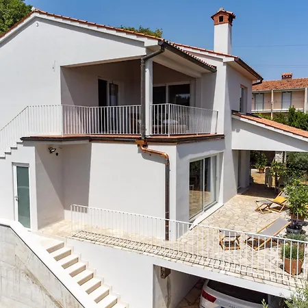 House 33 A -