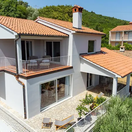 House 33 A - *