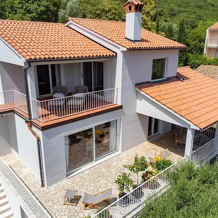 House 33 A -