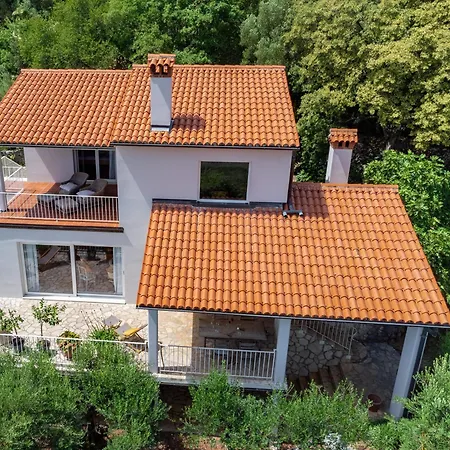 House 33 A - * Labin (Istria)